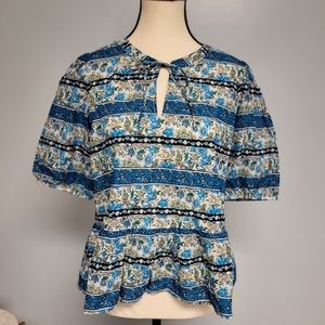 Loft floral blouse, short sleeves, 3 sizes XS, S and  M. Mannequin wearing XS